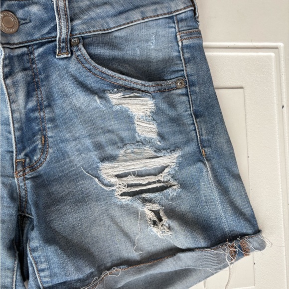 American Eagle Women’s Distressed Denim Shorts Size 6 - Picture 3 of 6